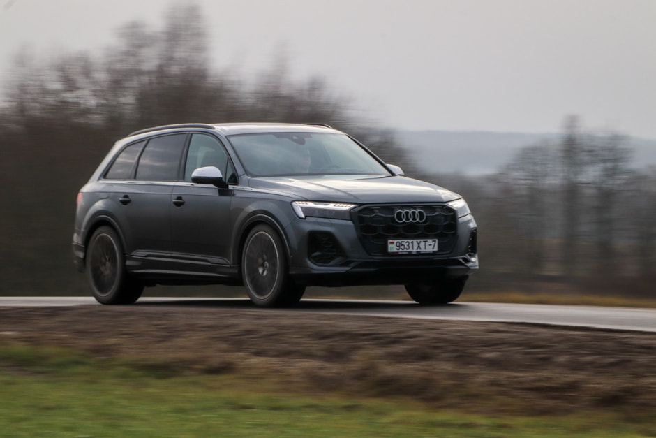 AudiSQ7_1.jpg AudiSQ7_1.jpg