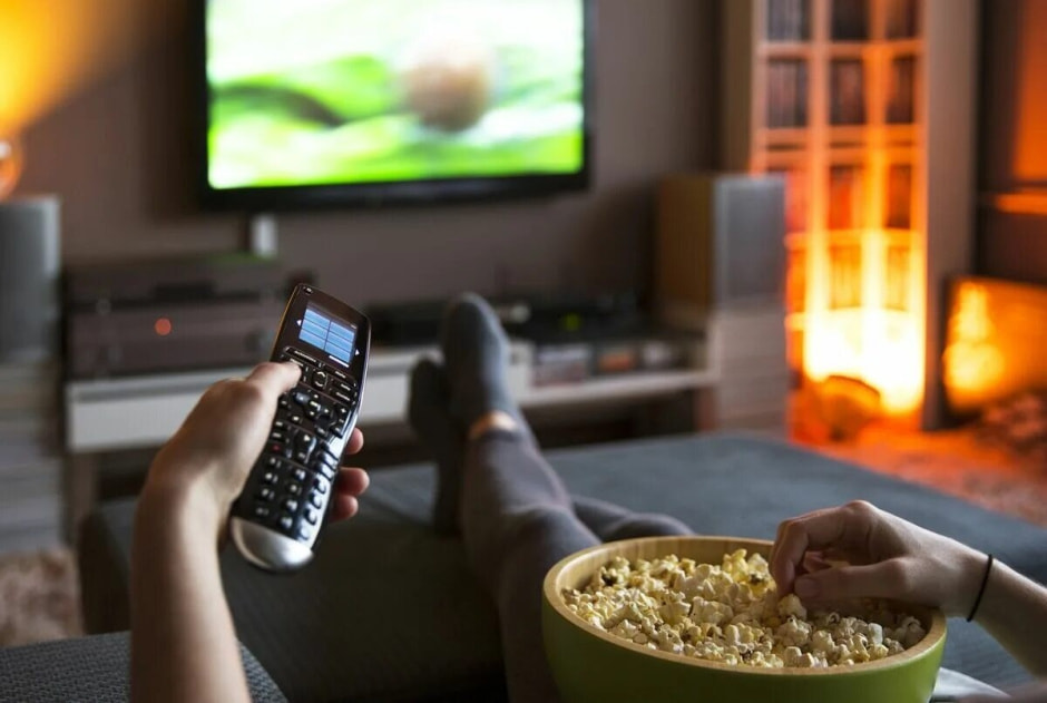 У телевизора