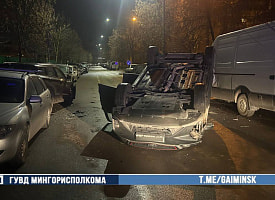 В Минске пьяный водитель Belgee врезалась в три припаркованные машины и перевернулась