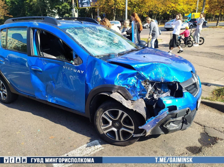 В Минске Renault не уступил дорогу байкеру на Suzuki — мотоциклист в больнице (2).jpg