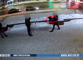 В Минске мужчина подарил чужой букет знакомой и заработал уголовное дело