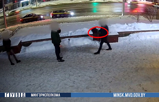 В Минске мужчина подарил чужой букет знакомой и заработал уголовное дело