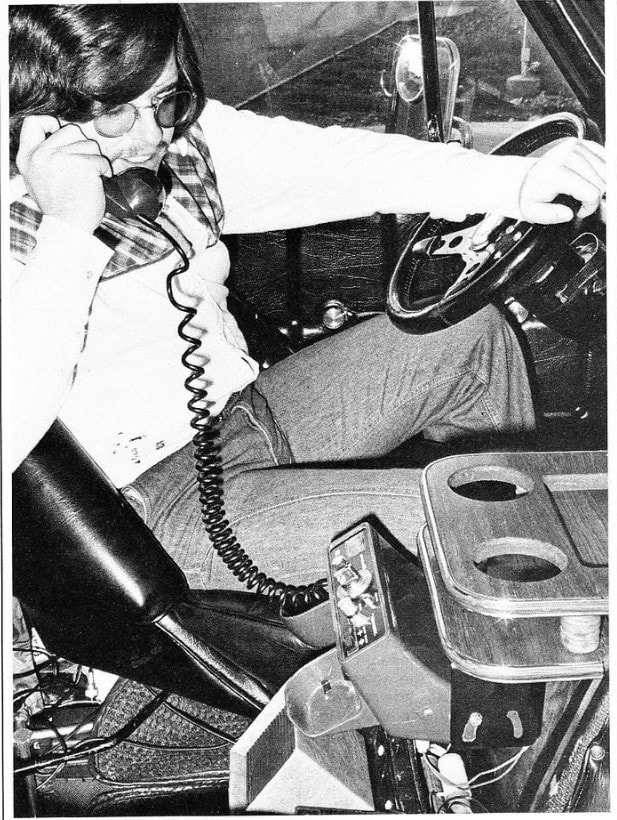 телефон в машине