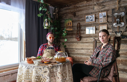 “Получилось бюджетно”. Сколько семье стоило переделать старый дом в красивое арт-пространство?