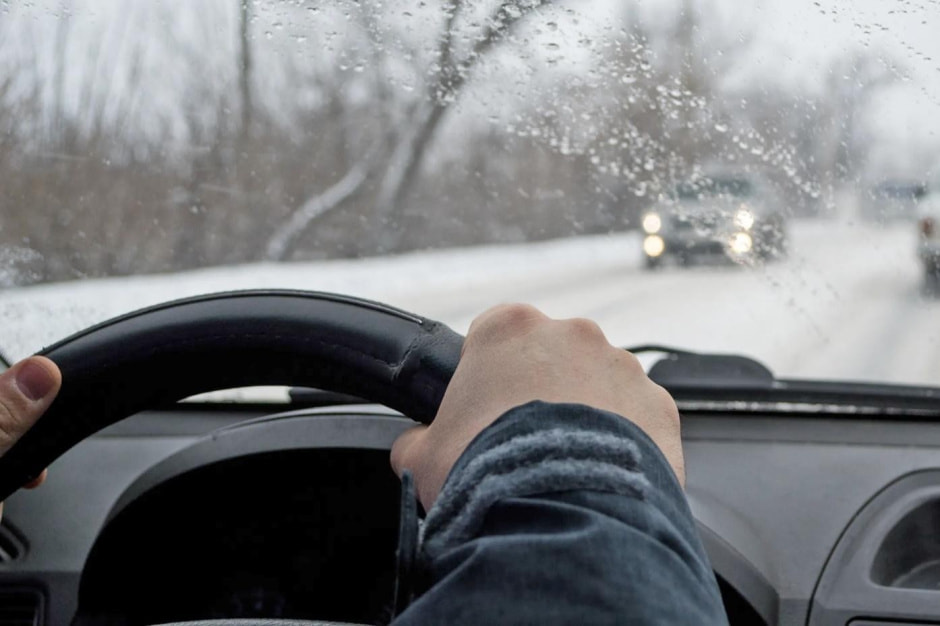 5-За рулем автомобиля зимой.jpg
