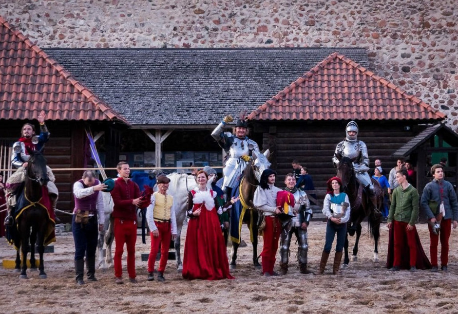 Конный рыцарь и средневековая реконструкция 14.jpg