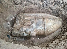 В Египте нашли фрагменты двух колоссальных статуй Рамсеса II