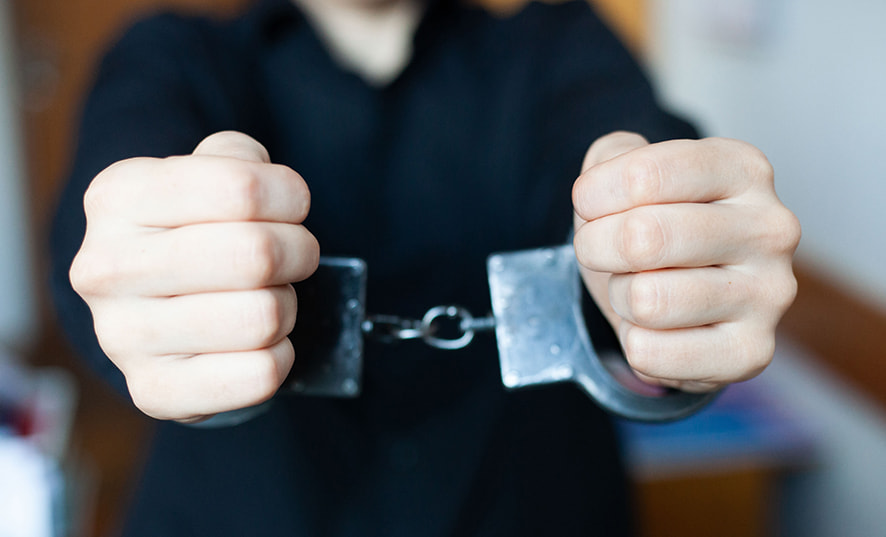 в наручниках.jpg