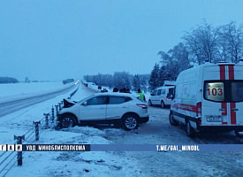 Женщина вышла из разбитой машины — и попала под колёса МАЗа. Двойное ДТП под Минском