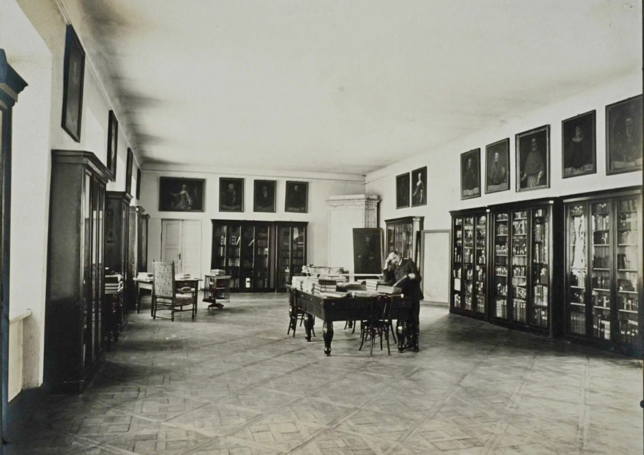 Кражи в Несвижском замке 1940 год 9-1_Библиотека в Несвижском замке.jpg