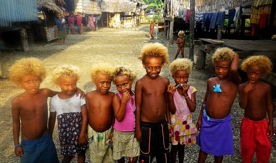 блондины из Меланезии