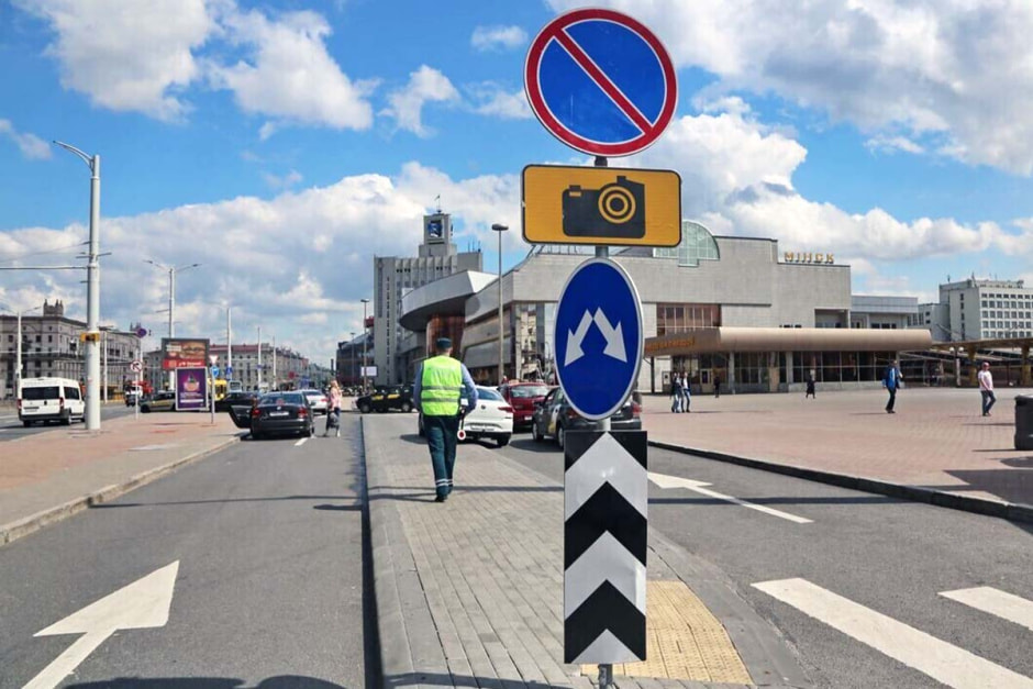 Знак стоянка запрещена