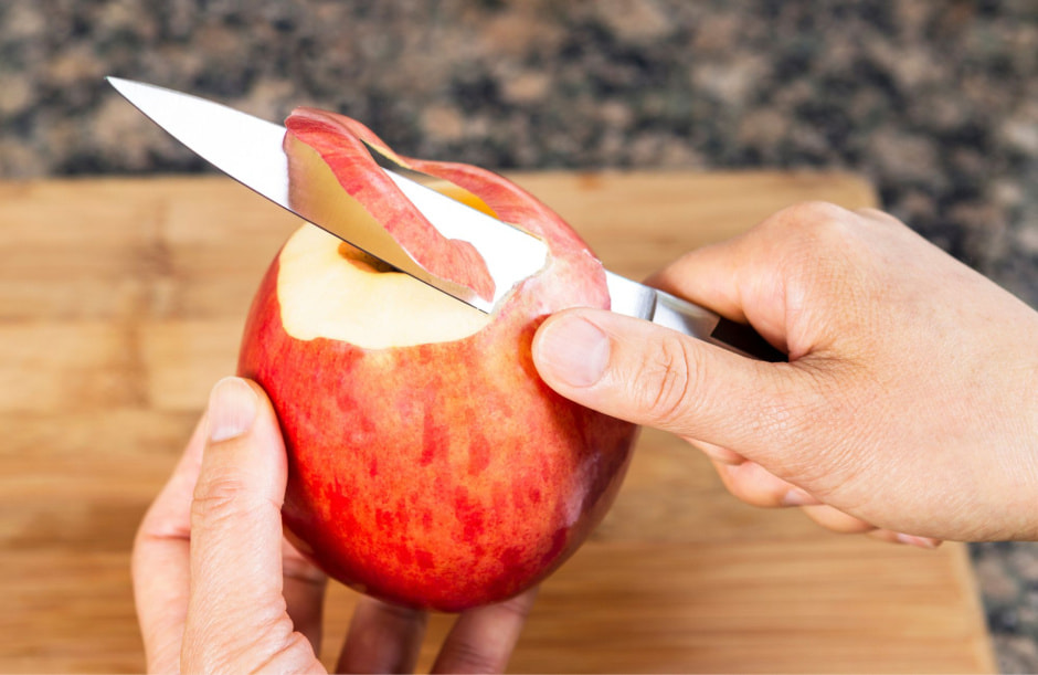 Чистка яблока