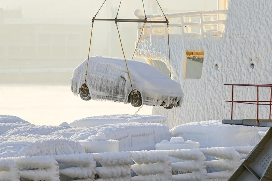 машина во льду
