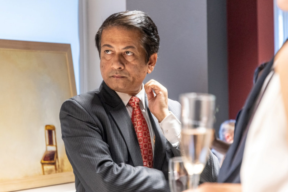 Художник Валерий Песин в галерее SmART 21.jpg