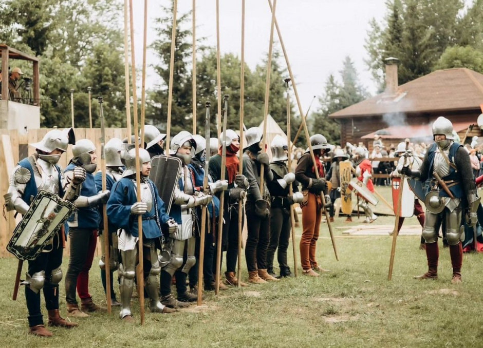 Эксперт по средневековому оружию 2.jpg