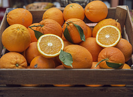 МАРТ нашел на рынке «Валерьяново» апельсины с наценкой до 366% и огурцы почти по 10 рублей