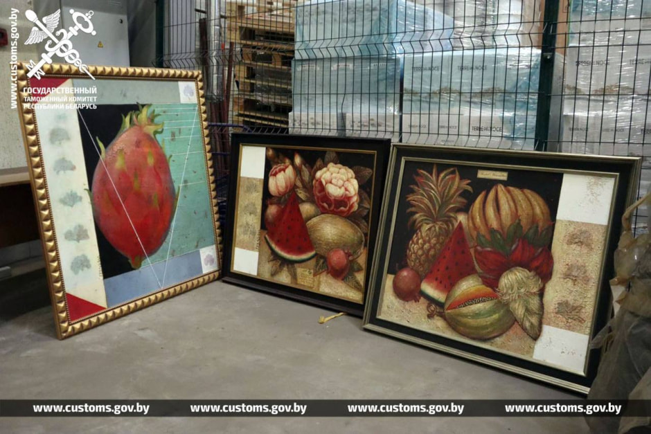 Картины на таможне задержали 