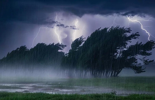 Циклон и антициклон разделят Беларусь на 2 части. Синоптики рассказали, где прогремит, а где будет до +20°С