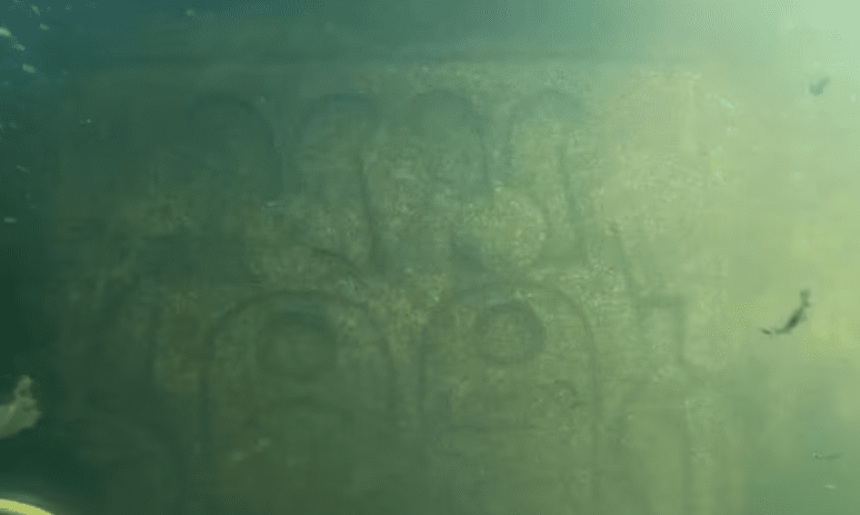 Дайверы нашли давно утерянные изображения Тутанхамона на дне Нила (1).png