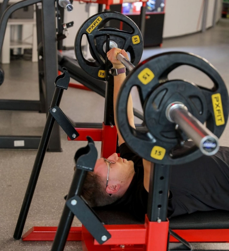 Конкурс по жиму штанги 23 февраля 4.jpg