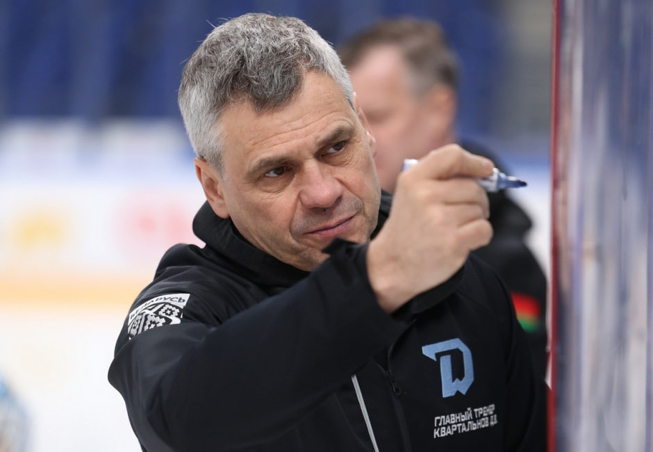 2-Дмитрий Квартальнов за работой на тренировке.jpg