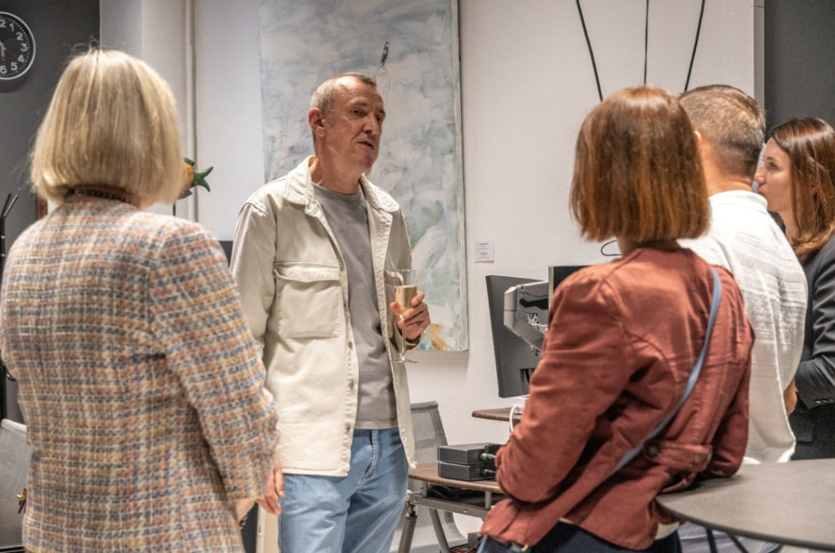 Художник Валерий Песин в галерее SmART 9.jpg