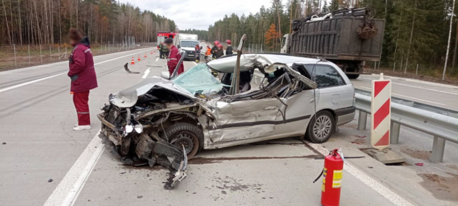 В Логойском районе Toyota врезалась в В Логойском районе Toyota врезалась в