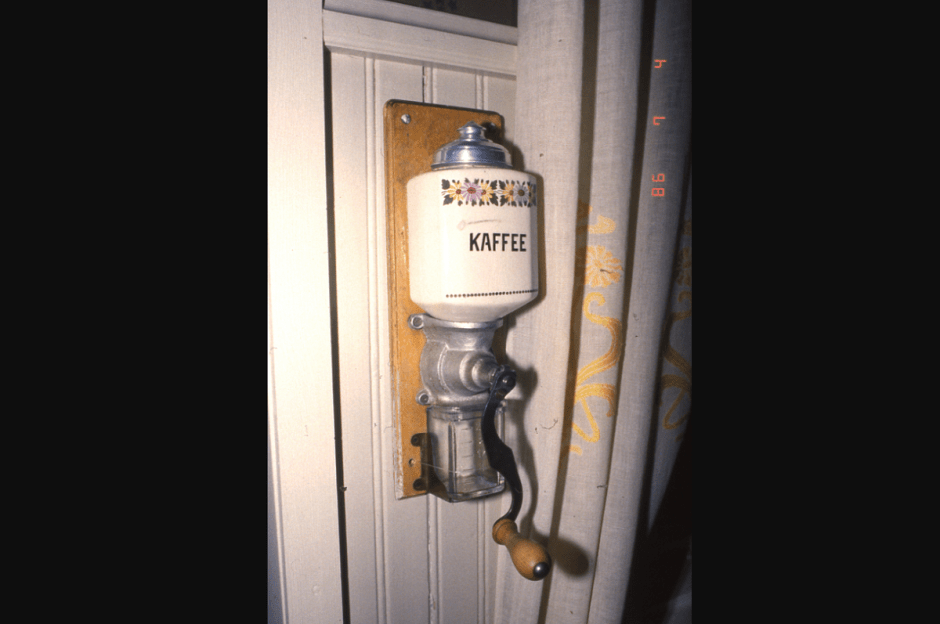 кофемолка настенная.png