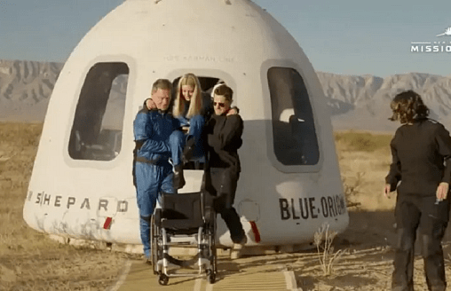 В космосе впервые побывал человек, который передвигается в инвалидной коляске