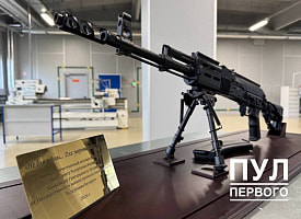 Лукашенко показали первый полностью белорусский автомат. На производстве ему подарили ВСК-100Б