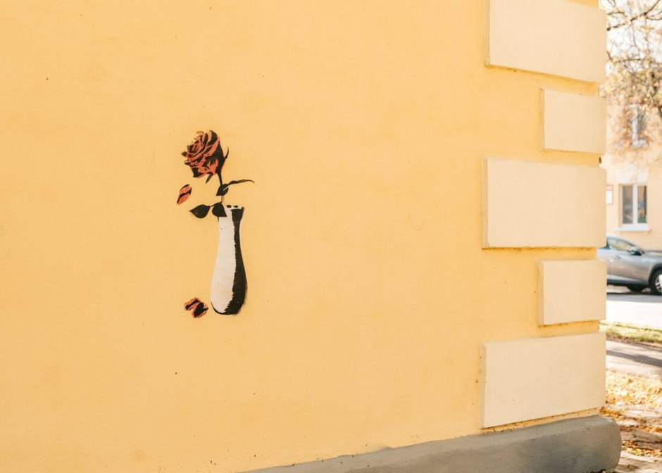 7-Граффити на Осмоловке - роза из Маленького принца.jpg