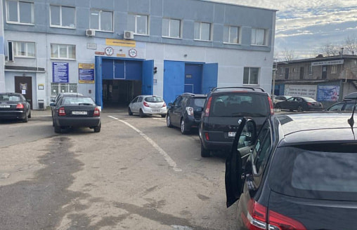 “Белтехосмотр” показал очереди на станциях – приехало больше 1000 водителей