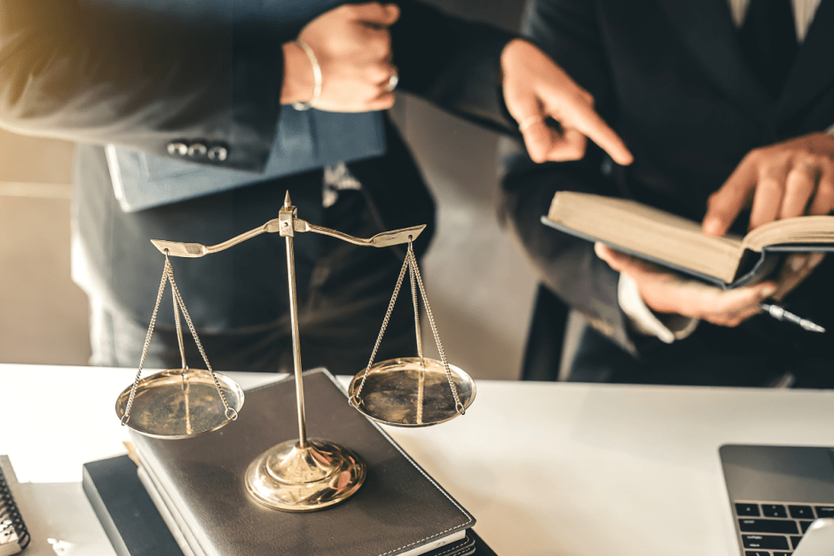 Адвокат в суде.png