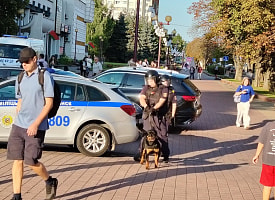 В Минске грабят ювелирку? Необычное скопление служебных машин и спецназа на Востоке