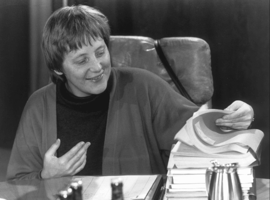Ангела Меркель на посту министра по делам женщин и молодежи в 1991 году