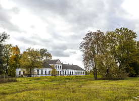 Цена – 42 рубля. Под Минском выставили на продажу старинную усадьбу