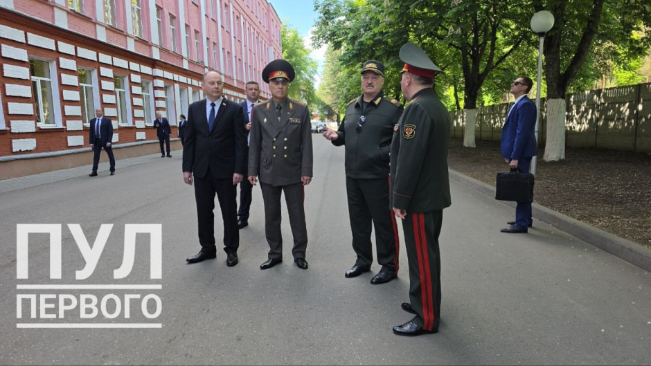 Лукашенко в Печах, фото из ТГ "Пул Первого" Лукашенко в Печах, фото из ТГ "Пул Первого"
