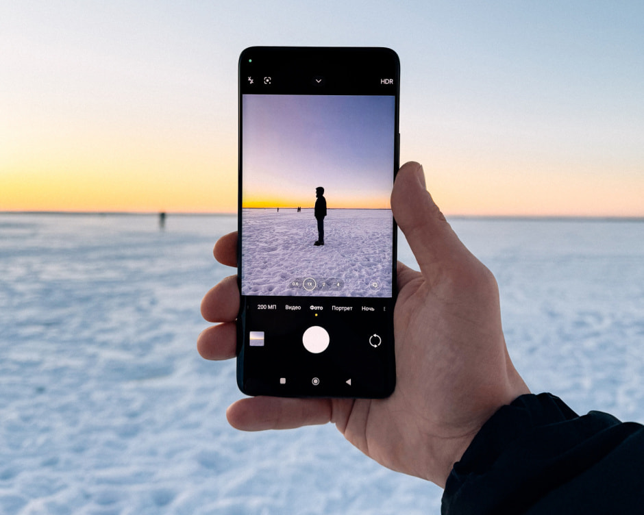 Xiaomi Redmi Note 13 Pro Plus -at the camera.jpg