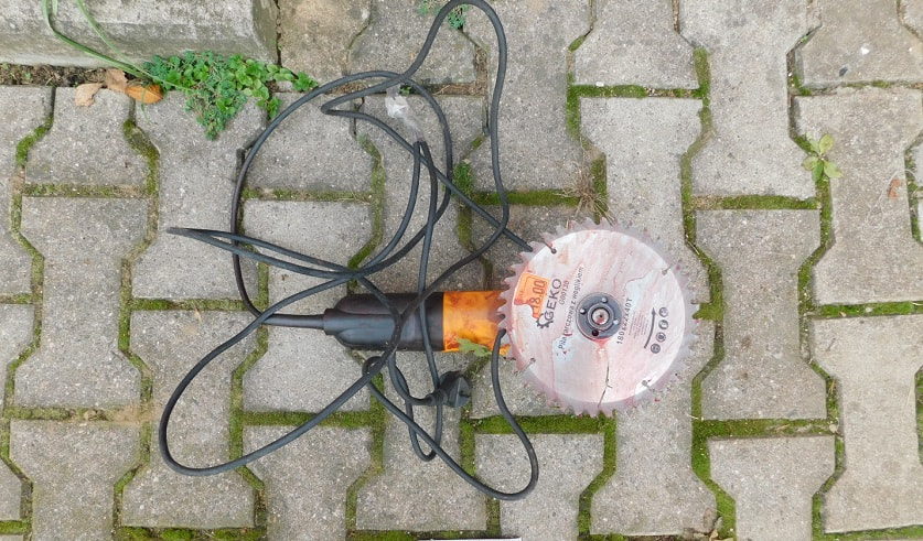 В Раубичах мужчина погиб во время заготовки дров — болгарка отлетела в шею (3).jpg