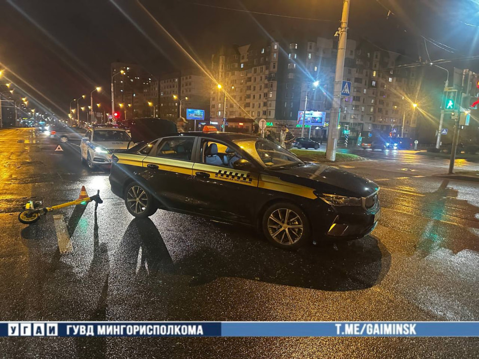 Подросток на самокате попал в ДТП в Минске: не спешился на переходе и врезался в Belgee