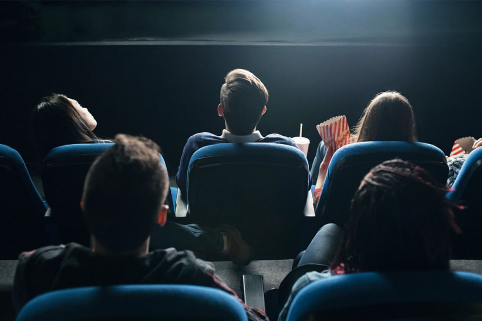 смотрят фильм