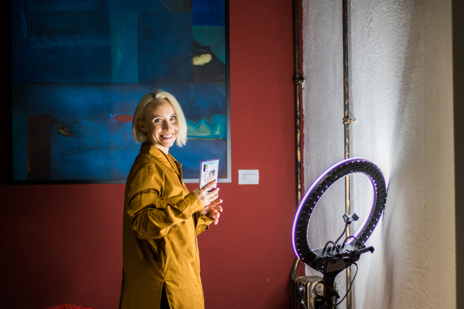 Выставка Кирилла Хлопова_гости 9.png