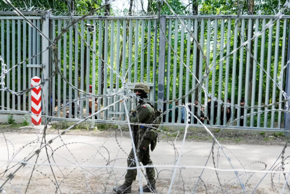 Польша усилила охрану границы с Беларусью военной жандармерией.png