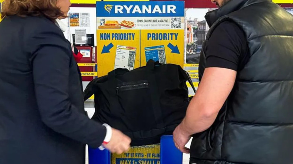 Ручная кладь в лоукостере