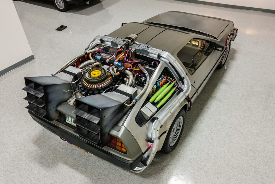 DeLorean DMC-12 вид сверху