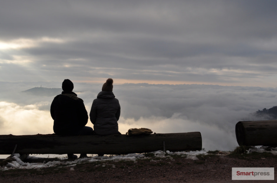 двое,_горы,_над_облаками.jpg двое,_горы,_над_облаками.jpg