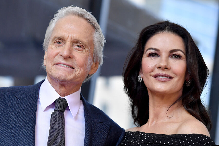 Дуглас с женой.jpg Дуглас с женой.jpg