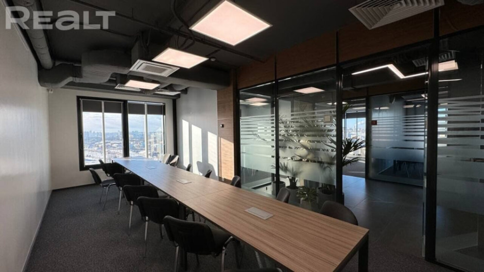 В&nbsp;Минске продается крупный бизнес-центр — возводил его известный застройщик (4).jpg