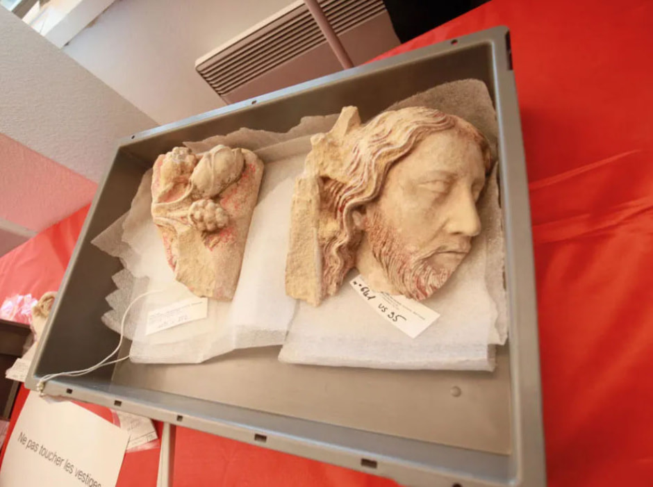 Находки Нотр-Дам.jpg